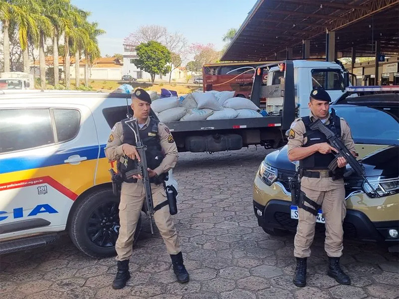 Operação da PM desarticula esquema de desvio e furto de café em São Sebastião do Paraíso (MG)